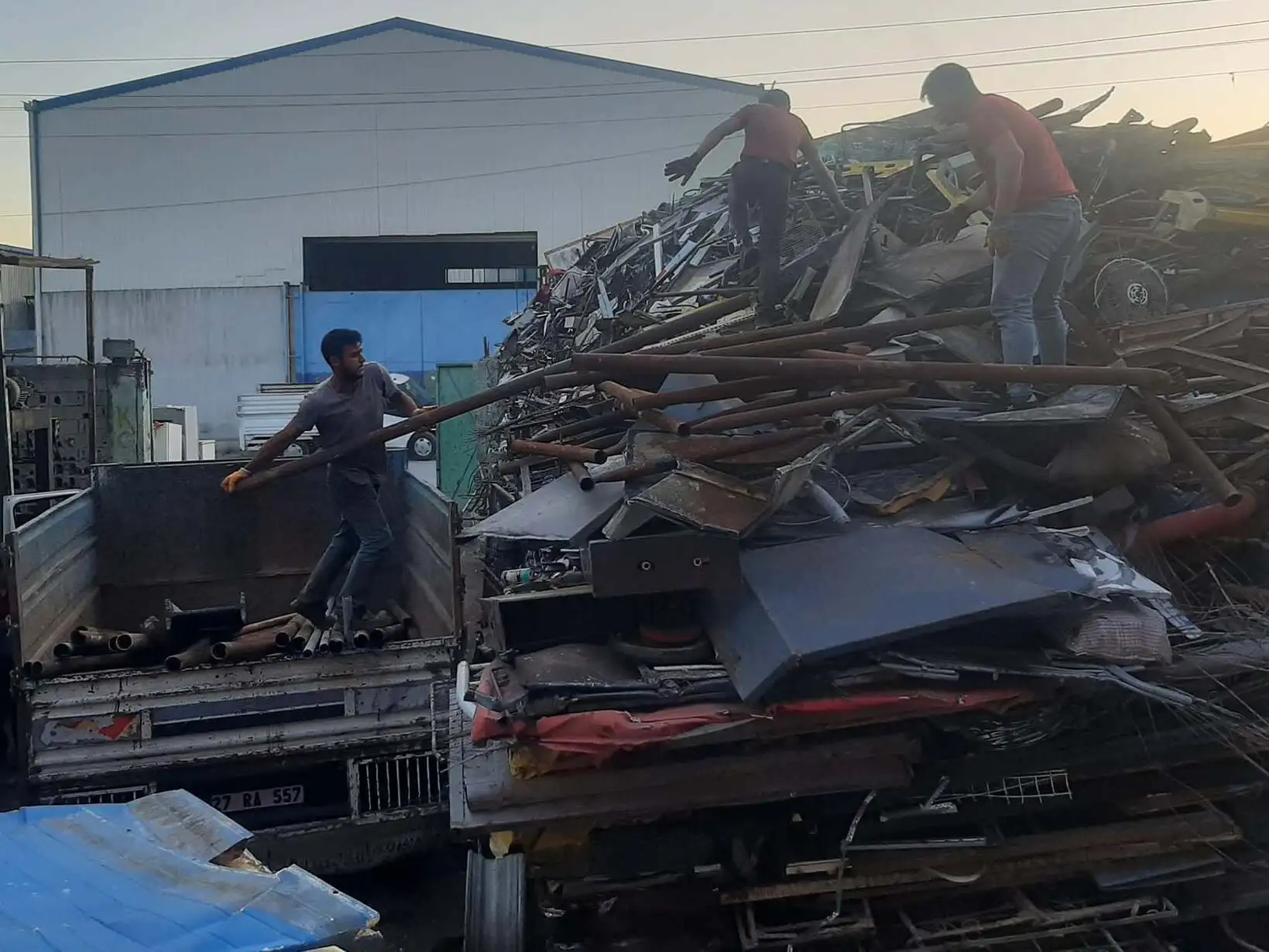 Mersin hurdacı hurda yükleme çalışması